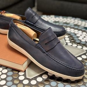 Trask men’s 11.5 navy loafer